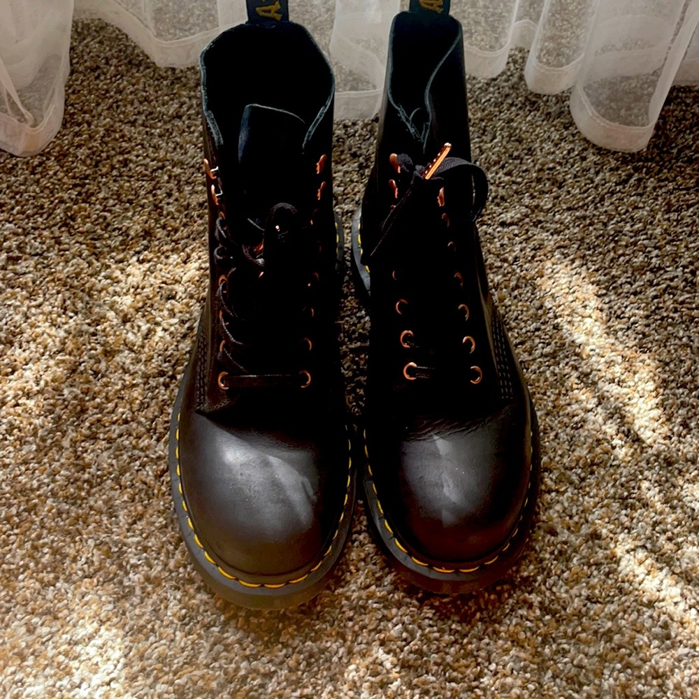 Dr.Martens combat boots